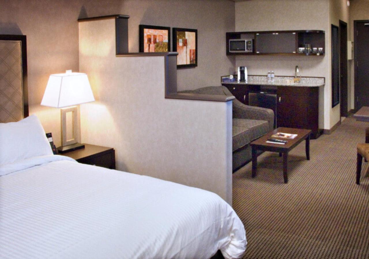 Acclaim Hotel By Clique YYC Exteriör bild